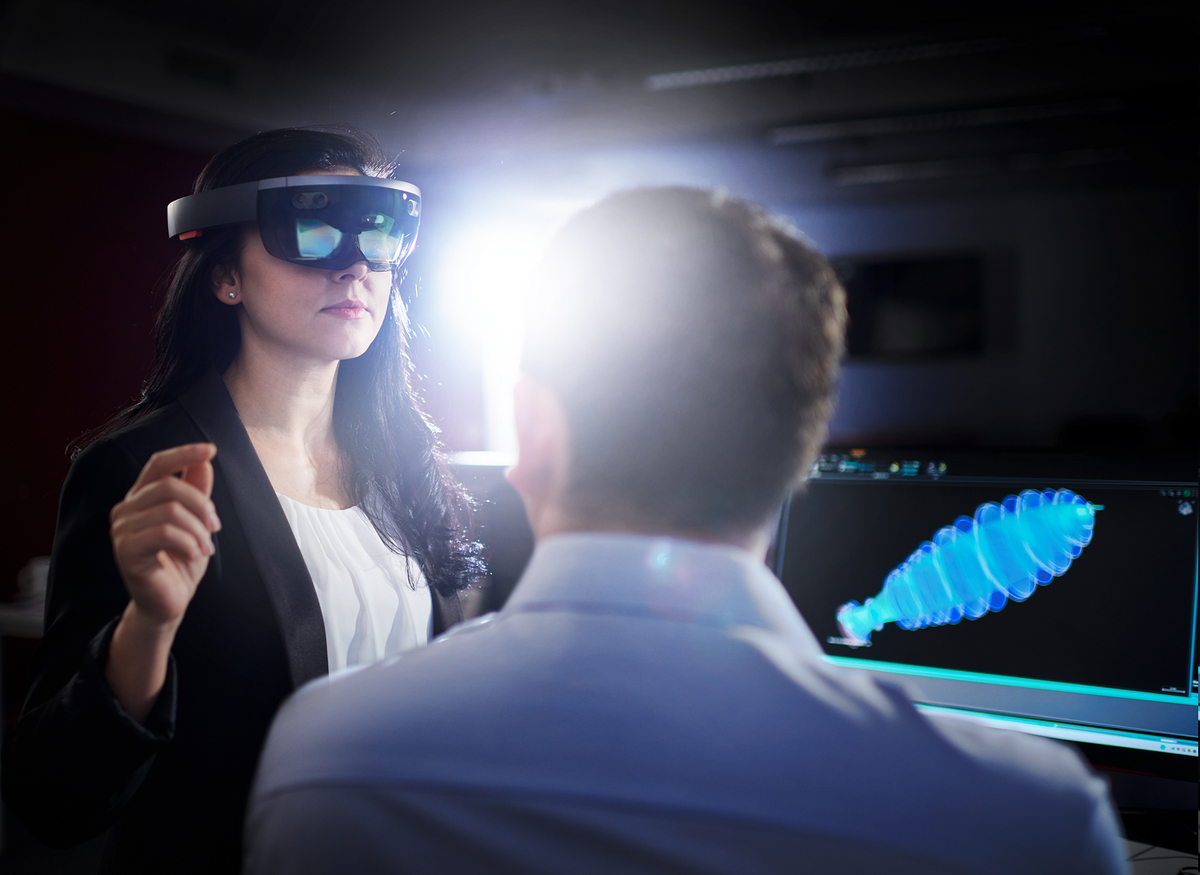 An employee explains to a customer how mixed reality glasses are working and what tools our software offers to undertake the modelling and design of such devices.